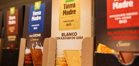 Alcampo ofrece un amplio surtido de productos Tierra Madre de Oxfam Intermon, como chocolates, azúcar, café, arroz, panela o té, a los que se suman turrones y snacks bio de arroz negro y rojo.