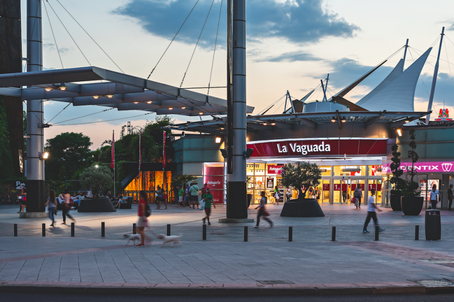Con el lanzamiento de una tarjeta-bono especial, el centro comercial cumple con triple objetivo: dinamizar las ventas tras el confinamiento, reducir el coste de la compra a sus  clientes y contribuir 