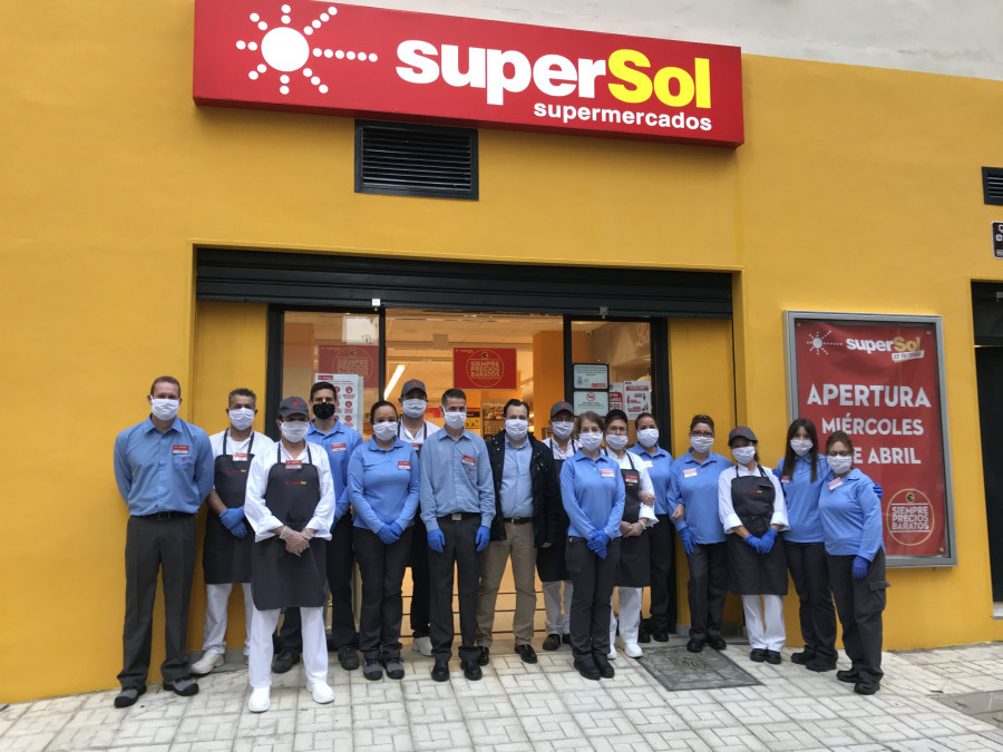Dos de los supermercados más importantes para Supersol en Málaga, en el centro de la ciudad y en la localidad de Sabinillas, han abierto sus puertas de nuevo tras una reforma integral de varios mese