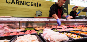 El 100% de la carne comercializada en sus establecimientos es de origen nacional, mientras que en las secciones de pescadería y fruta-verdura alcanza el 85% procedente de producción origen España.