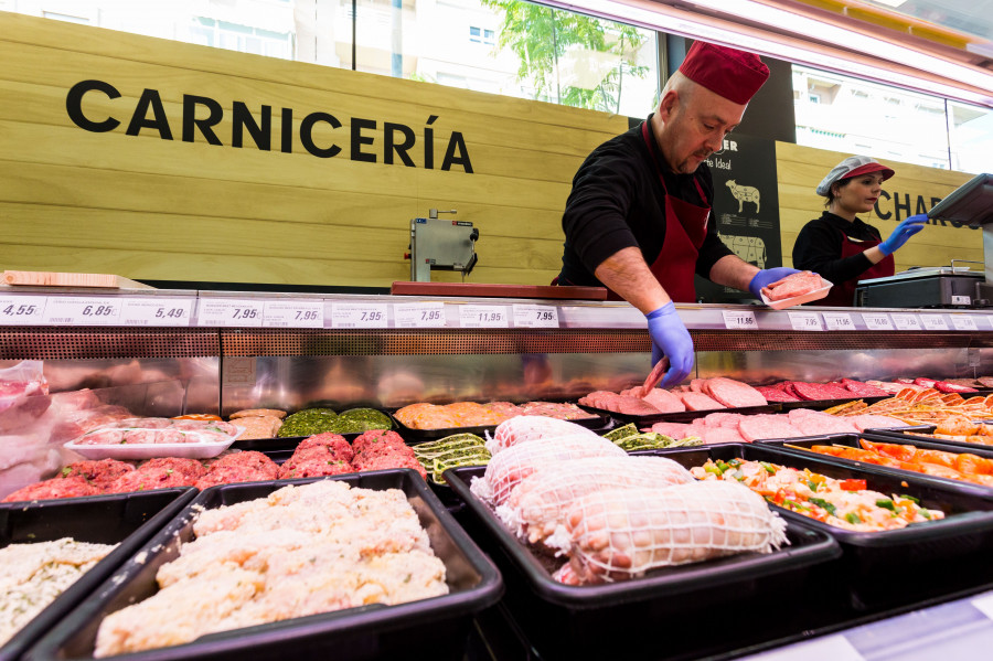 El 100% de la carne comercializada en sus establecimientos es de origen nacional, mientras que en las secciones de pescadería y fruta-verdura alcanza el 85% procedente de producción origen España.