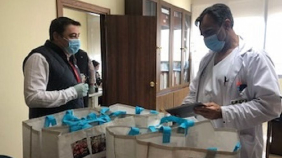 Ha impulsado proyectos de crowdfunding para entregar tablets al hospital Gómez Ulla y juegos de mesa a residencias de toda España.