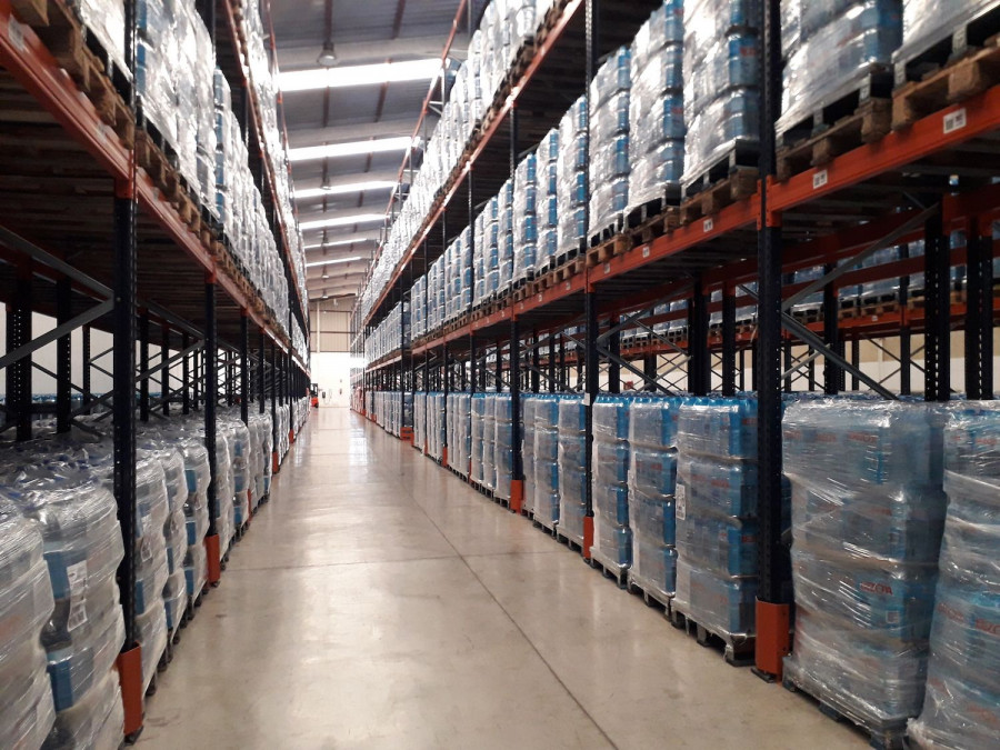 En estas instalaciones, FM Logistic cuenta con 3.500 metros cuadrados de almacén, y presta ya los servicios de almacenaje y gestión de stock, logística inversa, cross docking, descargas a granel, m