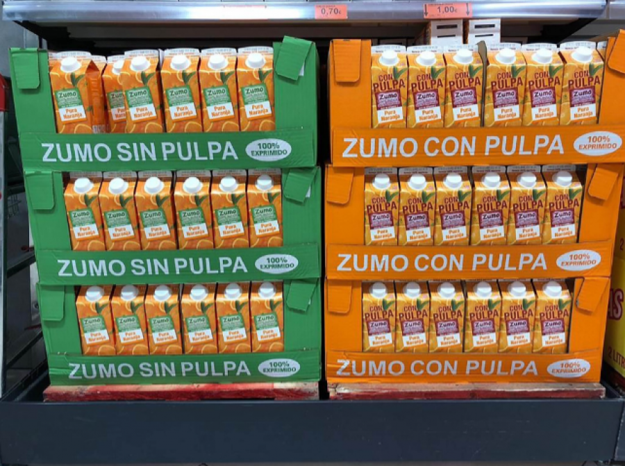 Zumo de naranja exprimido en el lineal de Mercadona.