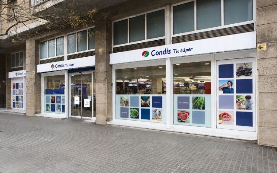 El establecimiento está situado en la calle Italia nº50 y tiene una superficie de ventas de 300 metros cuadrados.