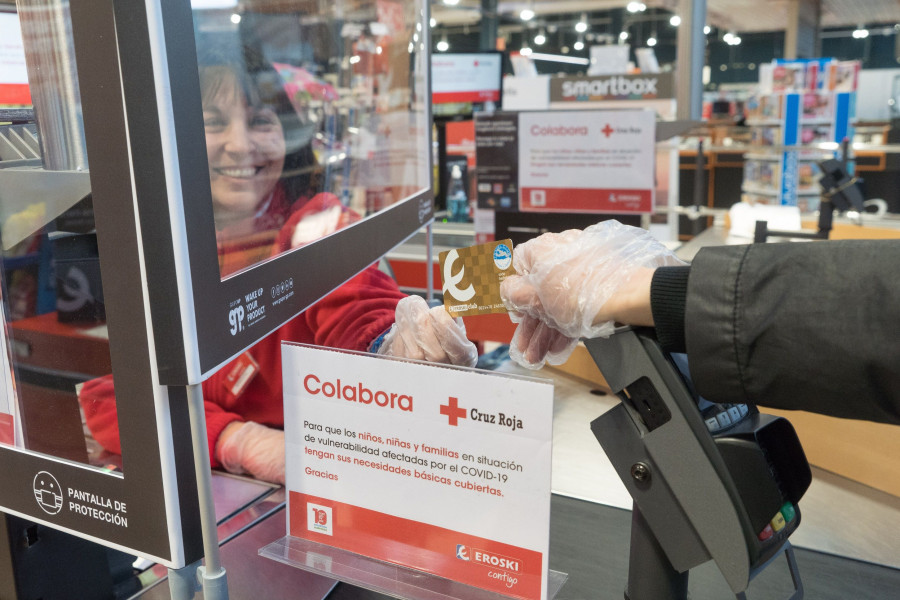 Eroski ha hecho una aportación de más de 60.000 euros que se suma a la cantidad que los clientes han donado a su paso por cajas.