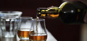 Entre los productos individuales, se dispara el consumo de: whisky (+105%); yogur (+40%); accesorios de limpieza (+26%); pasta y arroz (+24%); papel higiénico (23%) y vino (+21%).