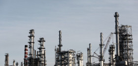 La industria española está siendo una palanca fundamental para combatir la pandemia al posibilitar los servicios y productos esenciales que la sociedad española requiere para poder hacerle frente.