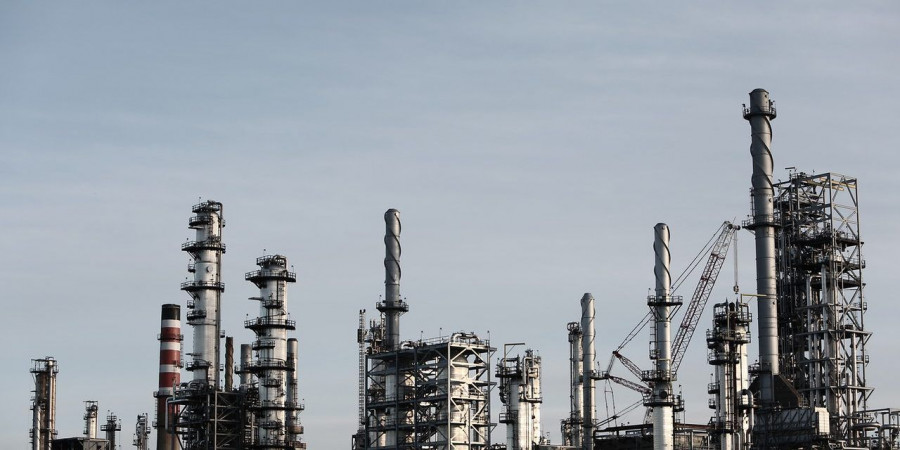 La industria española está siendo una palanca fundamental para combatir la pandemia al posibilitar los servicios y productos esenciales que la sociedad española requiere para poder hacerle frente.