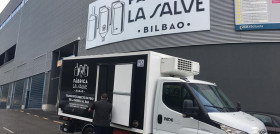 La cervecera vasca pone en marcha una iniciativa para llevar cerveza a domicilio, a través de sus principales distribuidores Patxi Coop, Zuvillaga y Zurrut Edariak, con el objetivo de dar servicio a 