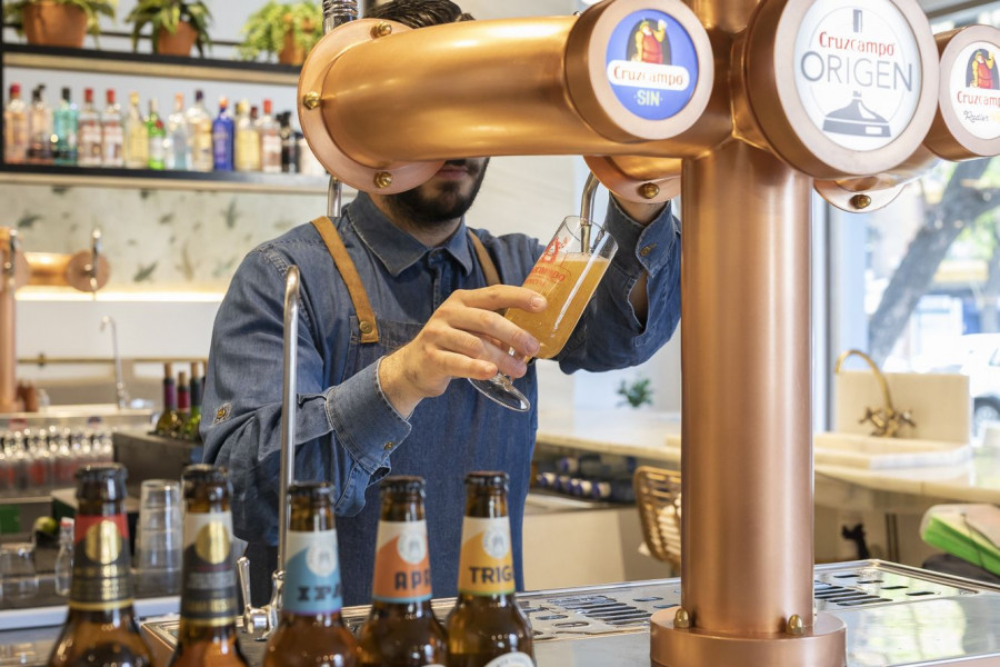 #FUERZABAR es un movimiento social impulsado por Heineken España para contribuir a la viabilidad del sector hostelero.