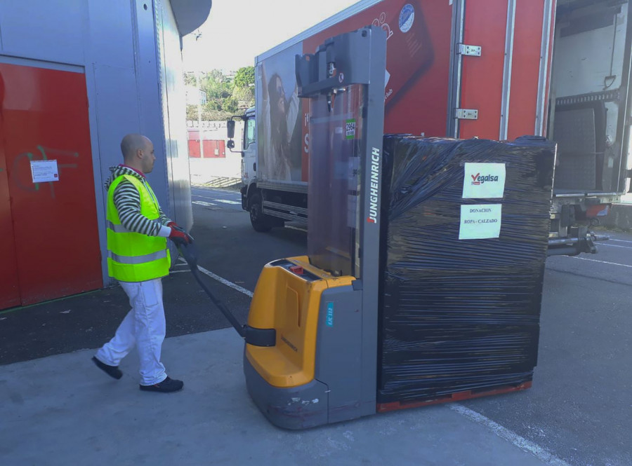 La donación, realizada a través del Hipermercado Eroski de Betanzos, se ha gestionado a través de la Concejalía de Bienestar del Concello de A Coruña.
