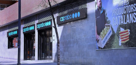 Caprabo ofrece sus 300 supermercados como vía para dar salida a la producción agrícola de proximidad.