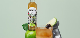 Apple Kombucha está compuesta por té negro e ingredientes naturales con bajo contenido en azúcar.
