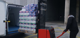 Fira de Barcelona y la ONG Nutrición Sin Fronteras han llevado 2.066 kg de alimentos a diferentes comedores y centros sociales saturados a causa del confinamiento por la pandemia de Covid-19.