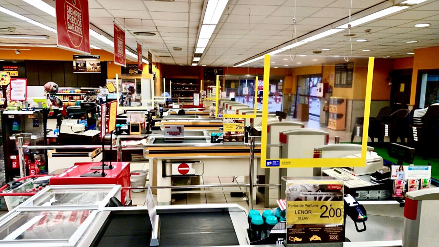 Con el objetivo de reforzar todas estas medidas de seguridad y salud para clientes, la compañía comenzó a instalar de manera progresiva en todos sus centros mamparas de protección en la sección d
