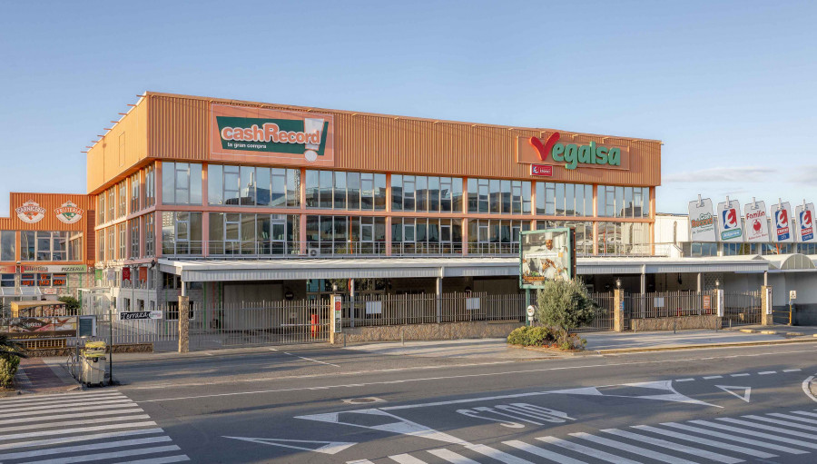 Lo hacen estableciendo para ello un horario prioritario que abarcará de 9:00 a 10:00 horas en todos los establecimientos Hipermercados Eroski, supermercados Eroski Center, franquiciados Eroski City y