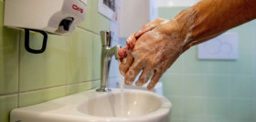 A los trabajadores se les insiste en la medida estrella para la prevención: Lavarse las manos con frecuencia.