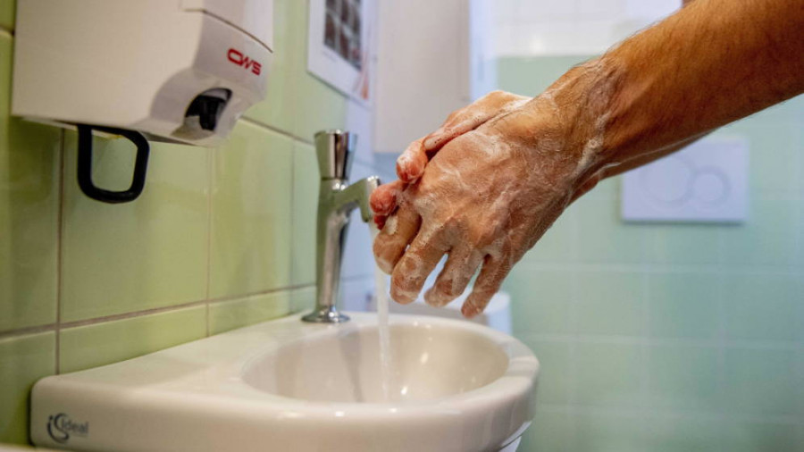 A los trabajadores se les insiste en la medida estrella para la prevención: Lavarse las manos con frecuencia.