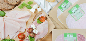 El producto es elaborado a partir de carnes de granjas ecológicas y, por tanto, animales alimentados a base de pastos y cereales ecológicos certificados.