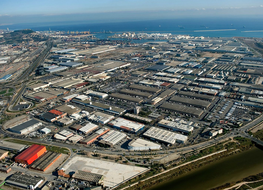 El recinto de Mercabarna agrupa 700 empresas alimentarias de venta al por mayor y especializadas en añadir valor al producto y emplea a 7.500 trabajadores directos.