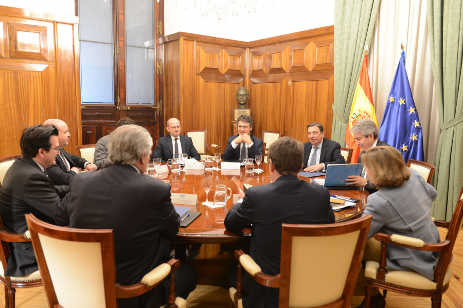 El ministro Planas se reunió con Aces, Anged y Asedas.