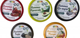 El grupo comercializará los hummus, el tradicional y el de trufa, en las secciones de platos preparados de los hipermercados. El resto de variedades, ajo negro, mango, aguacate y pimiento en los prod