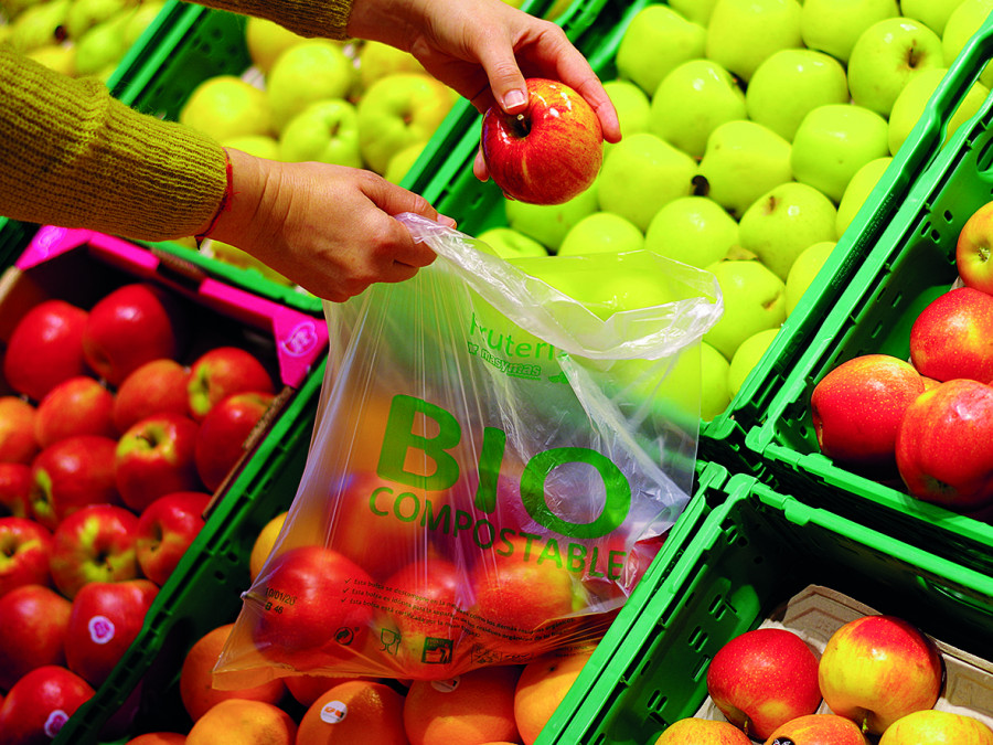 La nueva bolsa está elaborada con materiales orgánicos y se descompone en un plazo máximo de 12 meses sin poner en peligro el ecosistema, no dejando residuos tóxicos.