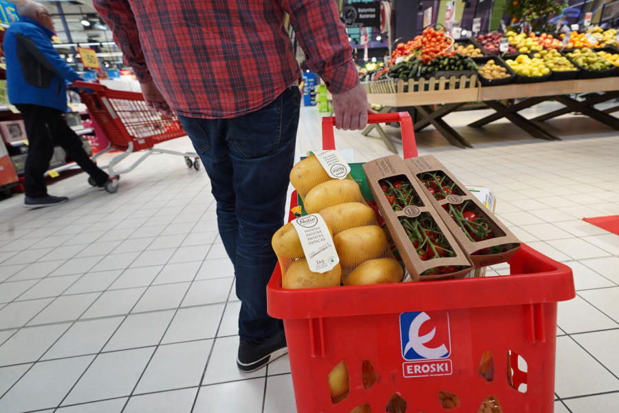 El objetivo es revisar todos los envases progresivamente hasta alcanzar el 100% de ellos ecodiseñados en 2025 cumpliendo con los criterios ambientales para que sean reciclables y reducir el uso de pl