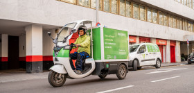Los clientes de Alcampo en Vitoria recibirán su compra con triciclos a pedales, ciclomotores, y furgonetas eléctricas y a gas para distancias medias, así como traslados a pie para las distancias m�