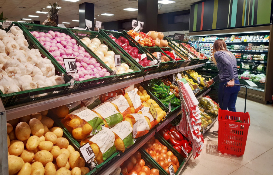 La nueva tienda franquiciada ofrece a los consumidores un servicio completo de alimentación con marcas de fabricante y marca propia y de liderazgo en frescos.