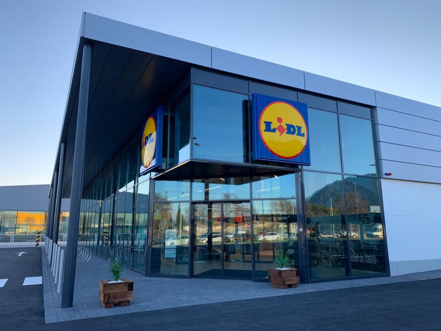 Los nuevos establecimientos de Lidl cuentan con una superficie de venta de 2.400 metros cuadrados y 47 trabajadores en plantilla, 27 de nueva contratación entre ambos.