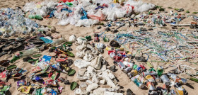 Uno de cada dos españoles tiene dudas sobre cómo reciclar los distintos tipos de plásticos; además, un tercio piensa que la mayor parte del material depositado en los contenedores no se recicla.
