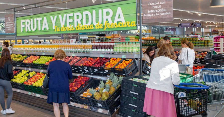 El nuevo supermercado Aldi cuenta con 1200 metros cuadrados de sala de ventas y genera 12 nuevos puestos de trabajo para una plantilla de 15 trabajadores.