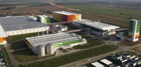 Ubicado en el término municipal de Puebla de Guzmán (Huelva), la nueva planta tendrá una extensión de 150 hectáreas, equivalente a la superficie de 201 campos de fútbol.