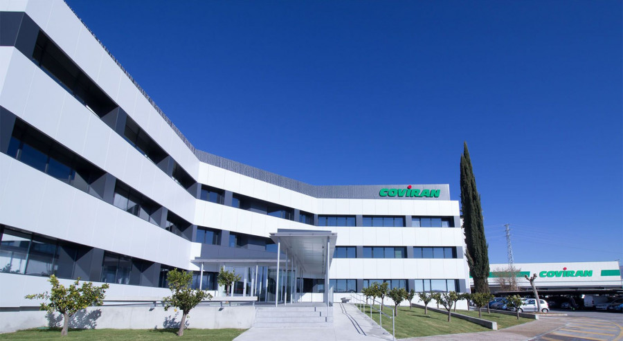 La cadena de distribución de origen granadino es la segunda de España por número de supermercados y cuenta con unas ventas brutas de 1.372 millones de euros, cerrando 2018 con 15.653 puestos de tra