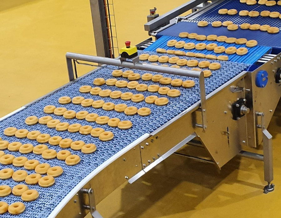 La línea permite elaborar hasta cuatro tipos de Dots simultáneamente, y destaca por la automatización del proceso de envasado.