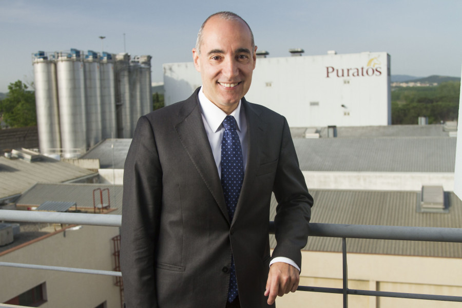 Jorge Grande, director general de Puratos Iberia, frente a las instalaciones de la compañía.