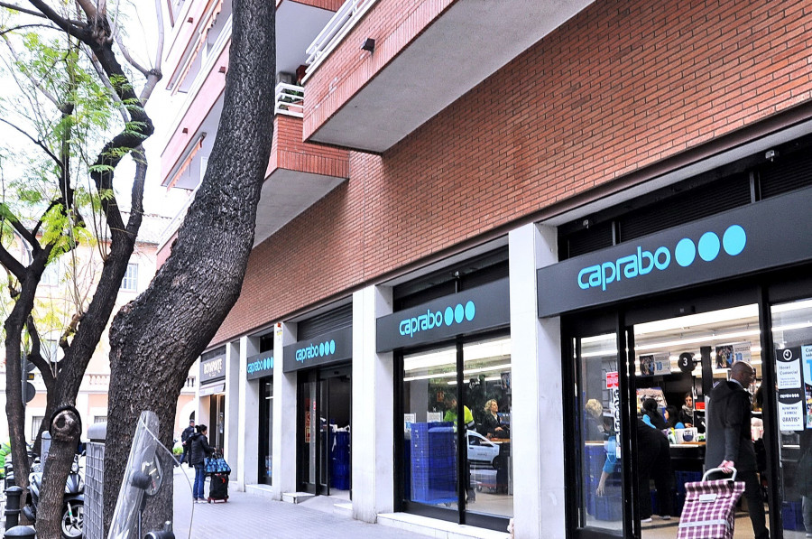 La nueva tienda Caprabo cuenta con una superficie de venta de 200 metros cuadrados y 4 trabajadores en plantilla.