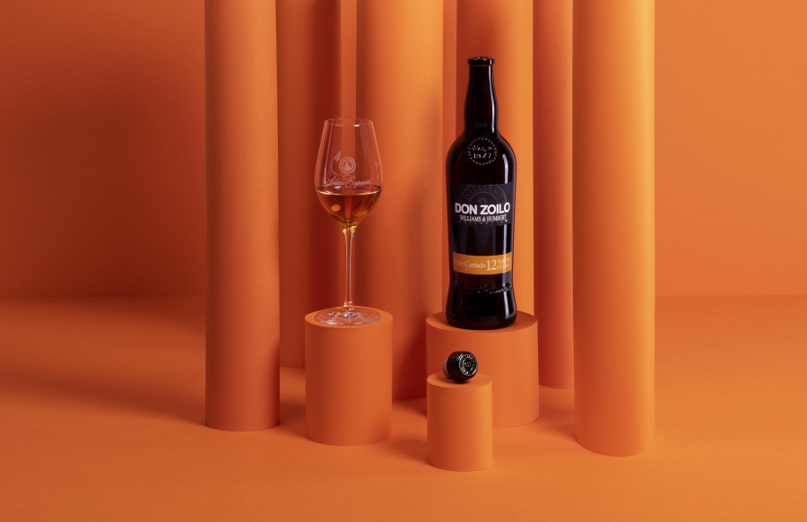 El Palo Cortado Don Zoilo se elabora con mostos yema procedentes de la uva Palomino cultivada en Pagos de Añina y Carrascal, en la zona de Jerez Superior.