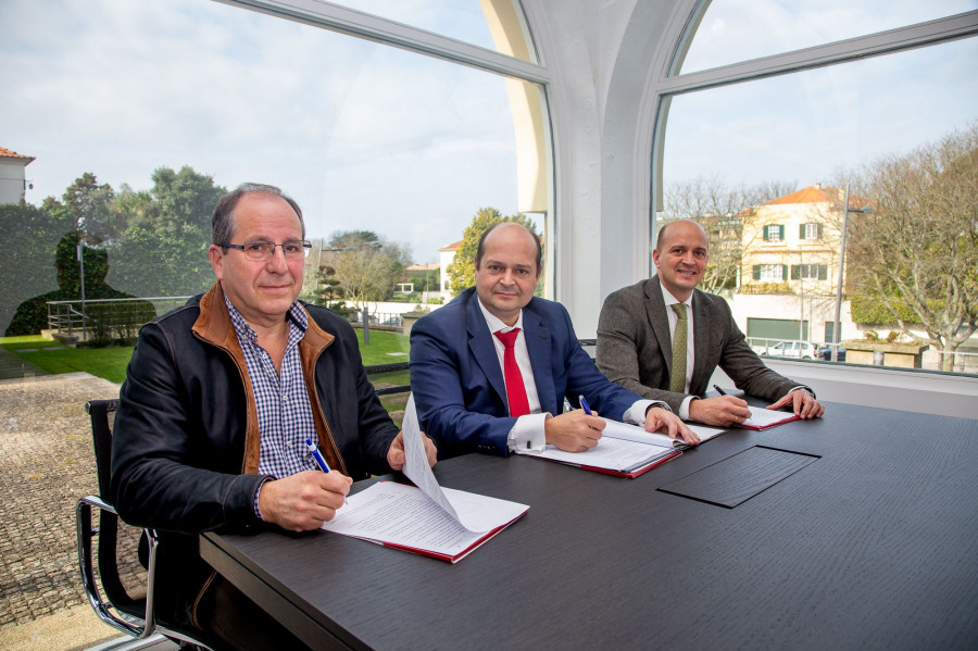 De izquierda a derecha: Silvino Gonçalves (director de Sulpasteis), Luis Miguel Simarro (director general de Congalsa) y Julio Simarro (director Comercial y de Marketing de Congalsa).