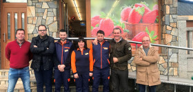 Rosa Méndez Arias, Miguel Freire y José Antonio Hermida junto al nuevo equipo del Claudio franquiciado de Paradela.