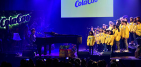 El compositor, cantante, pianista y director musical Manu Guix ha sido el encargado de adaptar la letra y música de la famosa canción y de dirigir al coro de infantil y juvenil de Xamfrà.