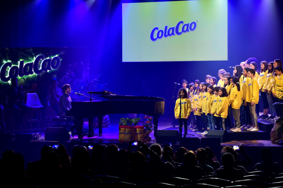 El compositor, cantante, pianista y director musical Manu Guix ha sido el encargado de adaptar la letra y música de la famosa canción y de dirigir al coro de infantil y juvenil de Xamfrà.