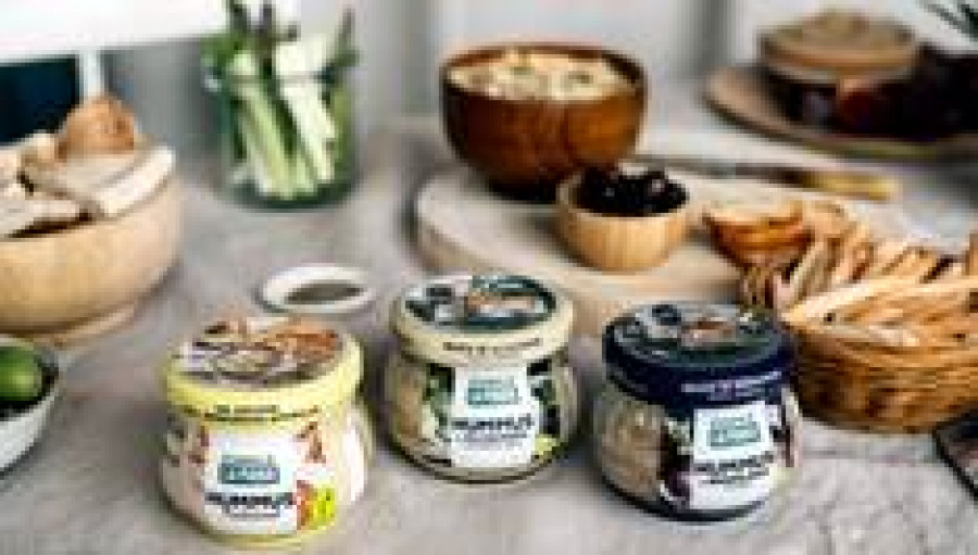 Las variedades, tradicional, berenjena con tahini y alcachofa con aceituna negra, son recetas elaboradas con ingredientes 100% naturales y sin aditivos.