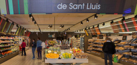 Eroski ha renovado en todos los establecimientos el área de frescos para poner en valor la amplia variedad de productos, junto a la apuesta por los alimentos locales de temporada.