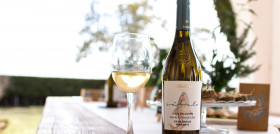 Este nuevo blanco es también un homenaje al bodeguero y poeta Manuel Barbadillo y al espíritu aventurero de la bodega sanluqueña.
