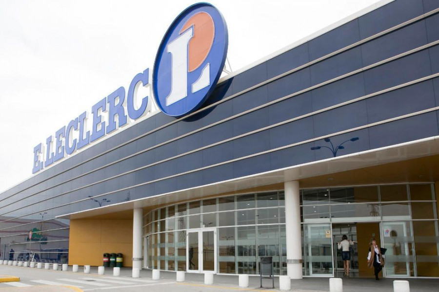 Una vez iniciada la aplicación, los usuarios podrán elegir su tienda favorita filtrando los contenidos de dicha tienda (plano de acceso, horarios y precios de la gasolina).