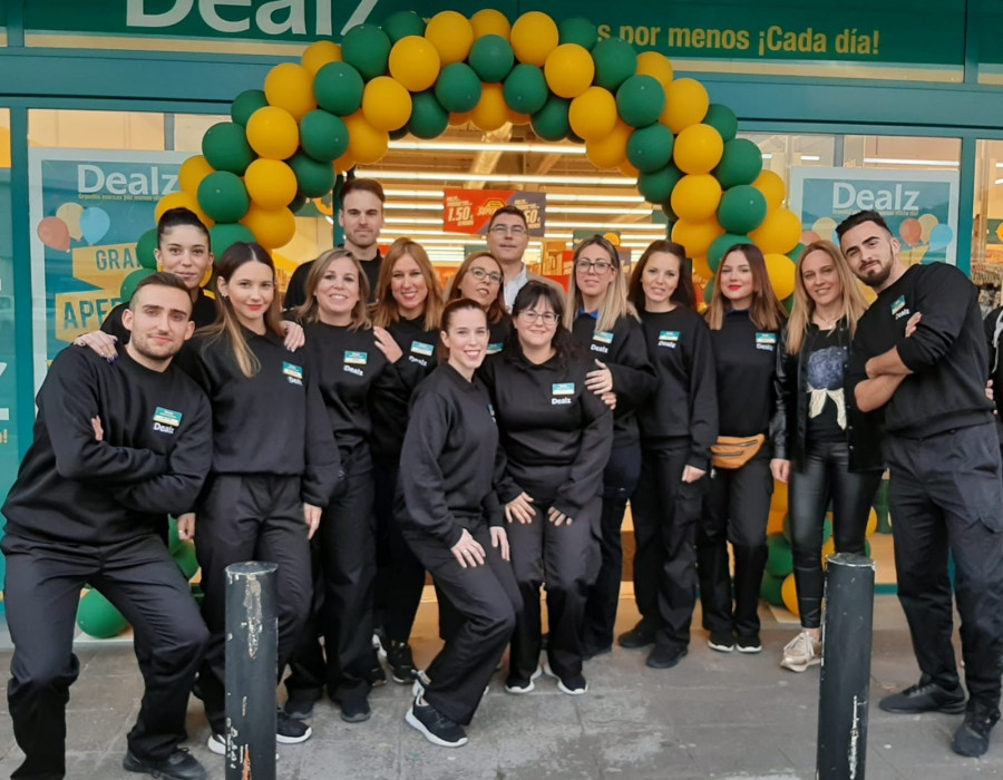 El nuevo establecimiento de Dealz cuenta con una plantilla de 14 empleados.
