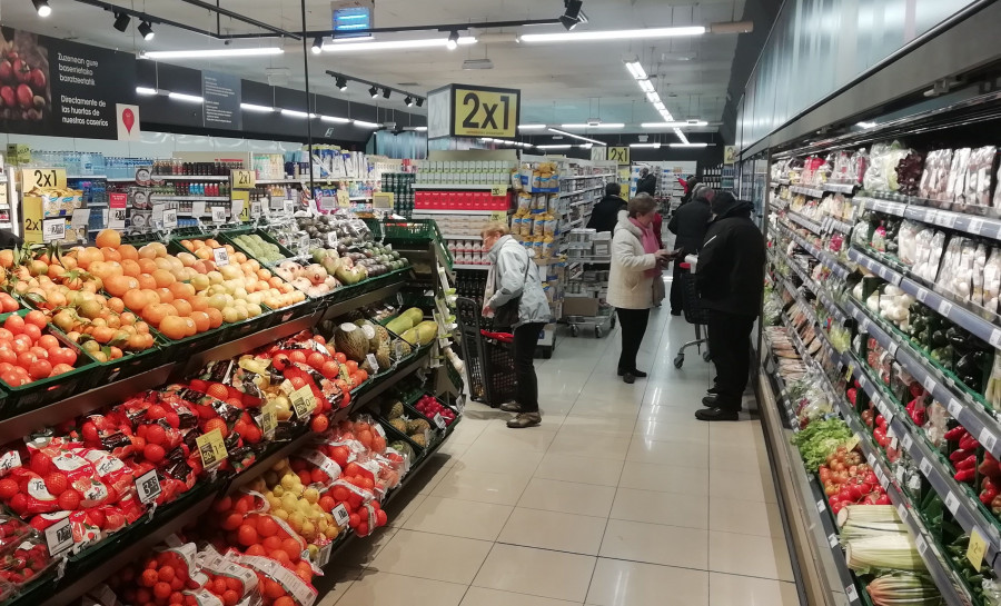 El supermercado, con una sala de ventas de más de unos 745 metros cuadrados cuenta con un total de 21 trabajadores.